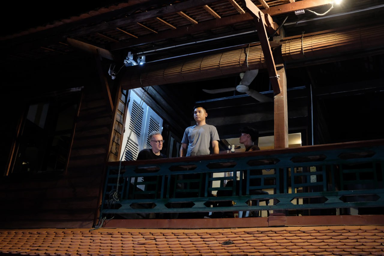 Balcony scene